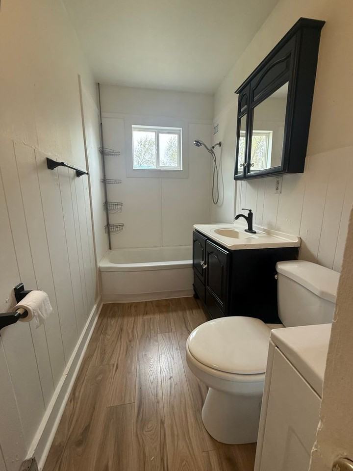 1700 Locust St - Photo 4 of 8