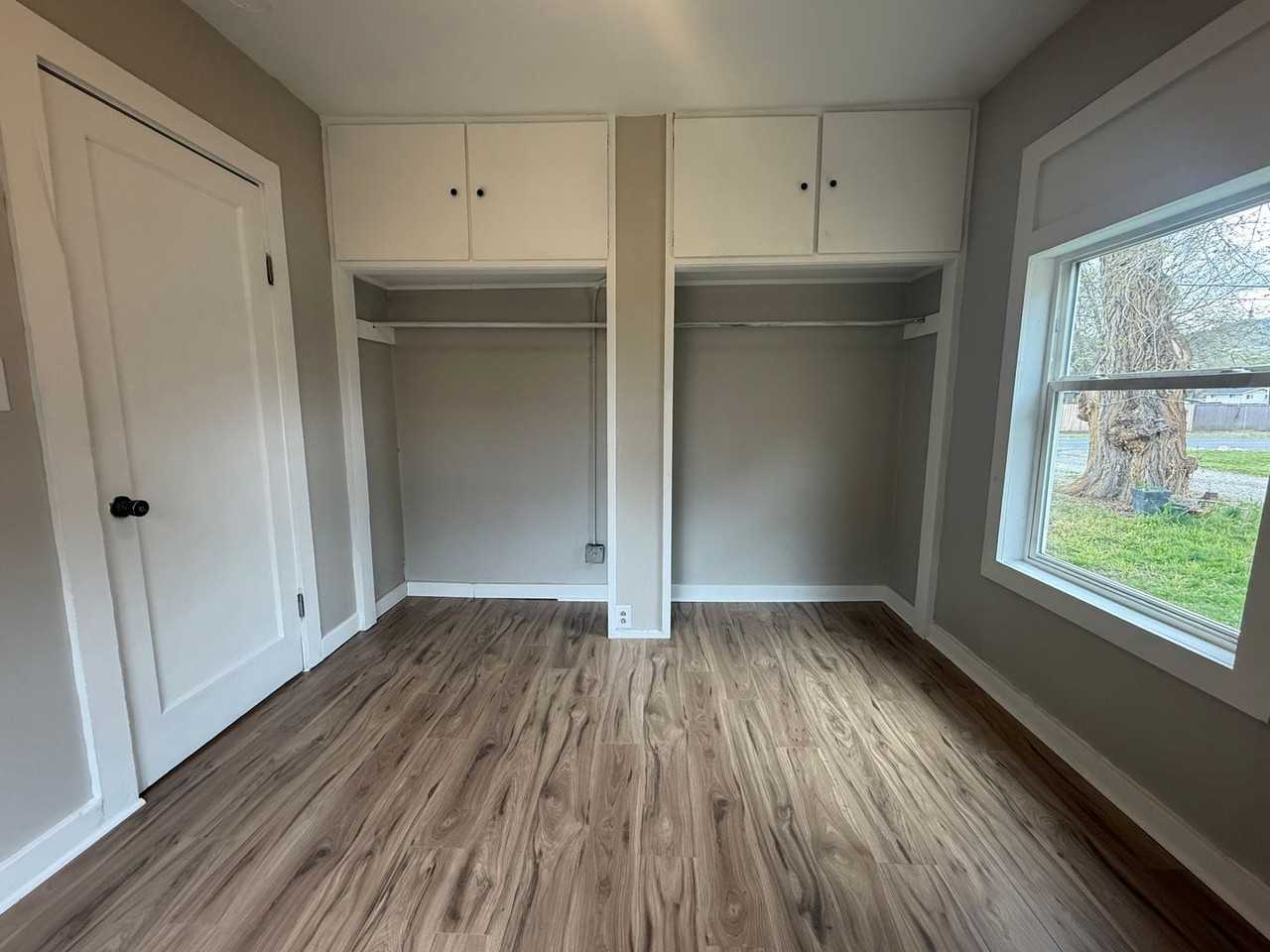 1700 Locust St - Photo 6 of 8