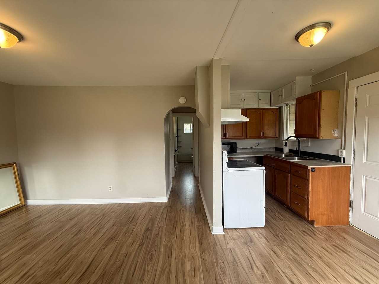 1700 Locust St - Photo 7 of 8