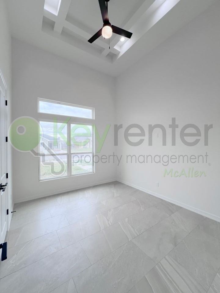 2705 Tassajara St - Photo 6 of 37
