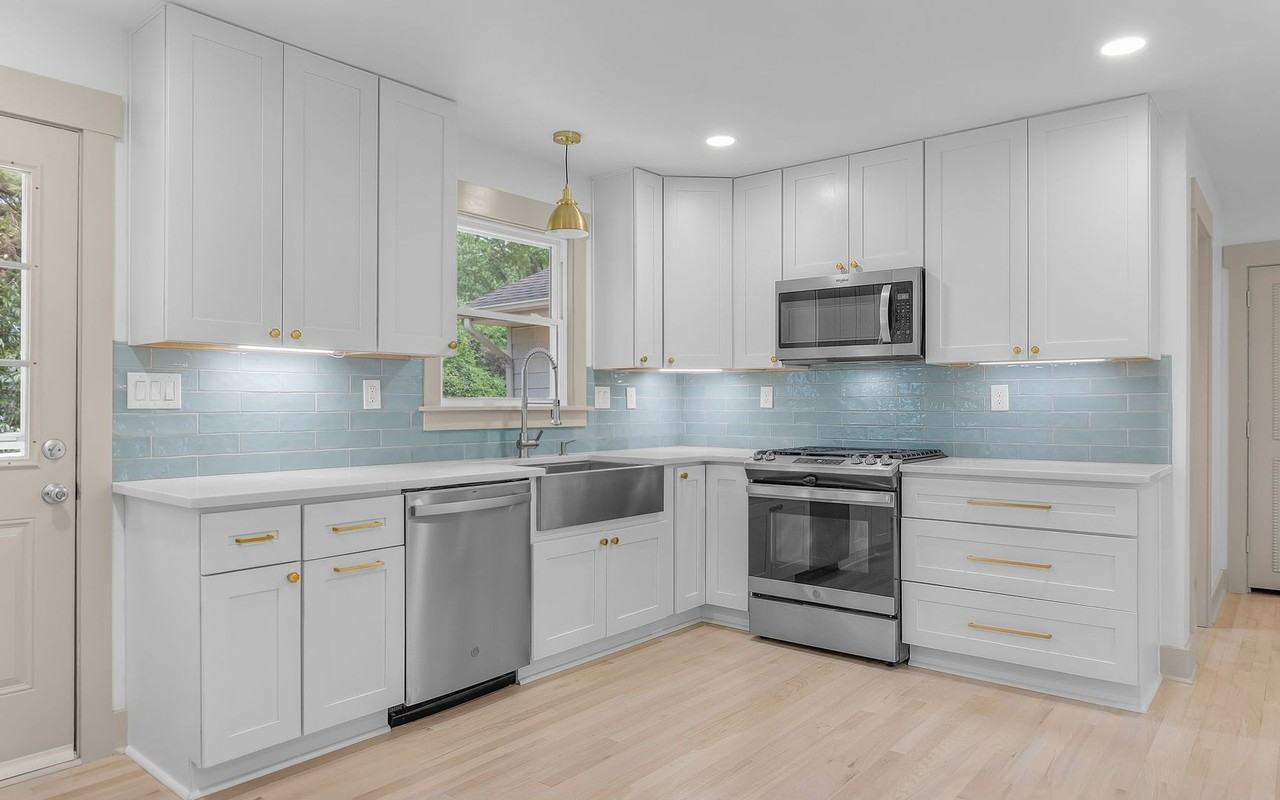 4812 Bromfield Ave - Photo 2 of 5