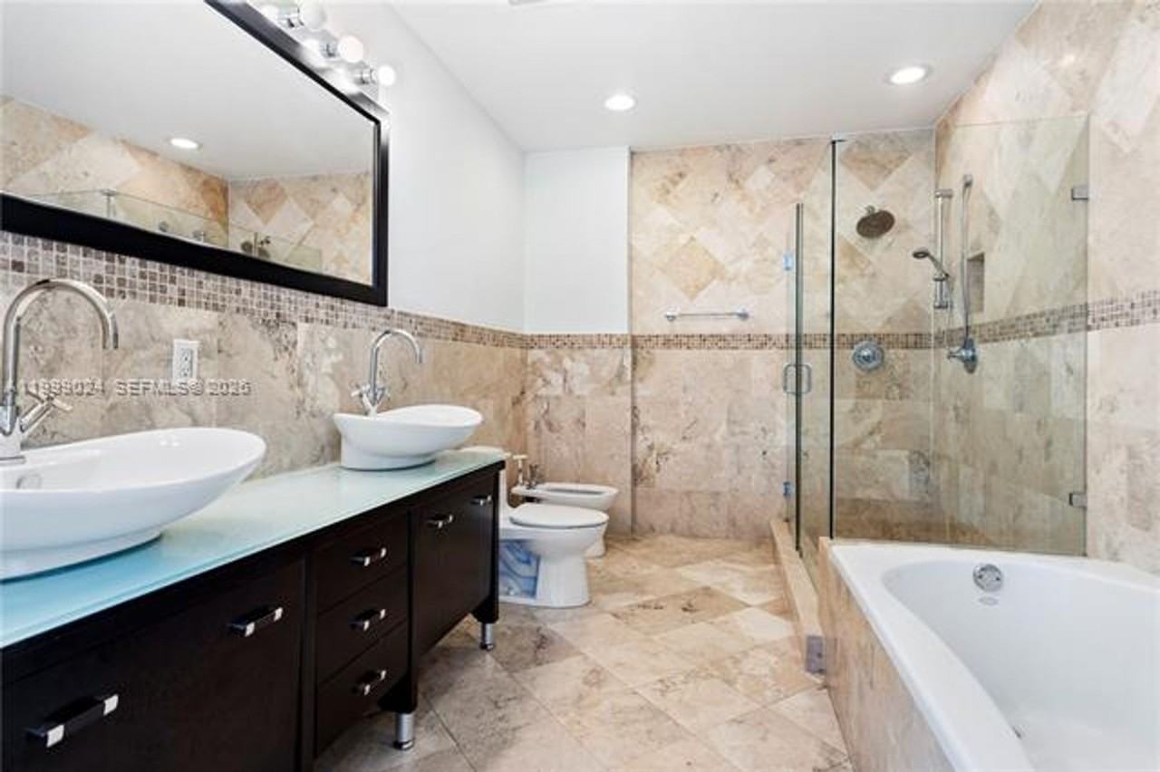 1090 Nw North River Dr #402 - Photo 7 of 17