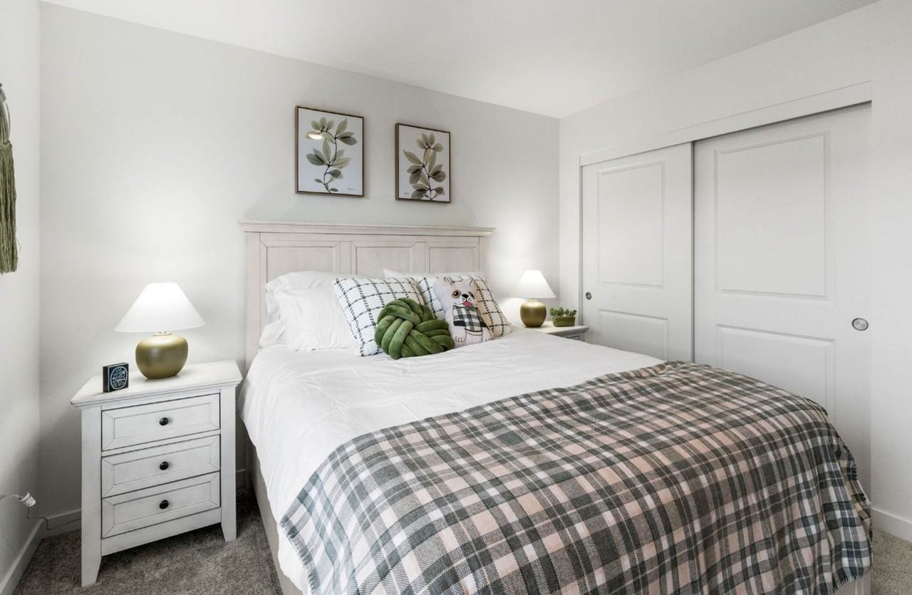 504 Lacey Ln - Photo 2 of 15