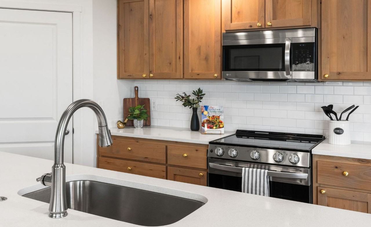 504 Lacey Ln - Photo 5 of 15