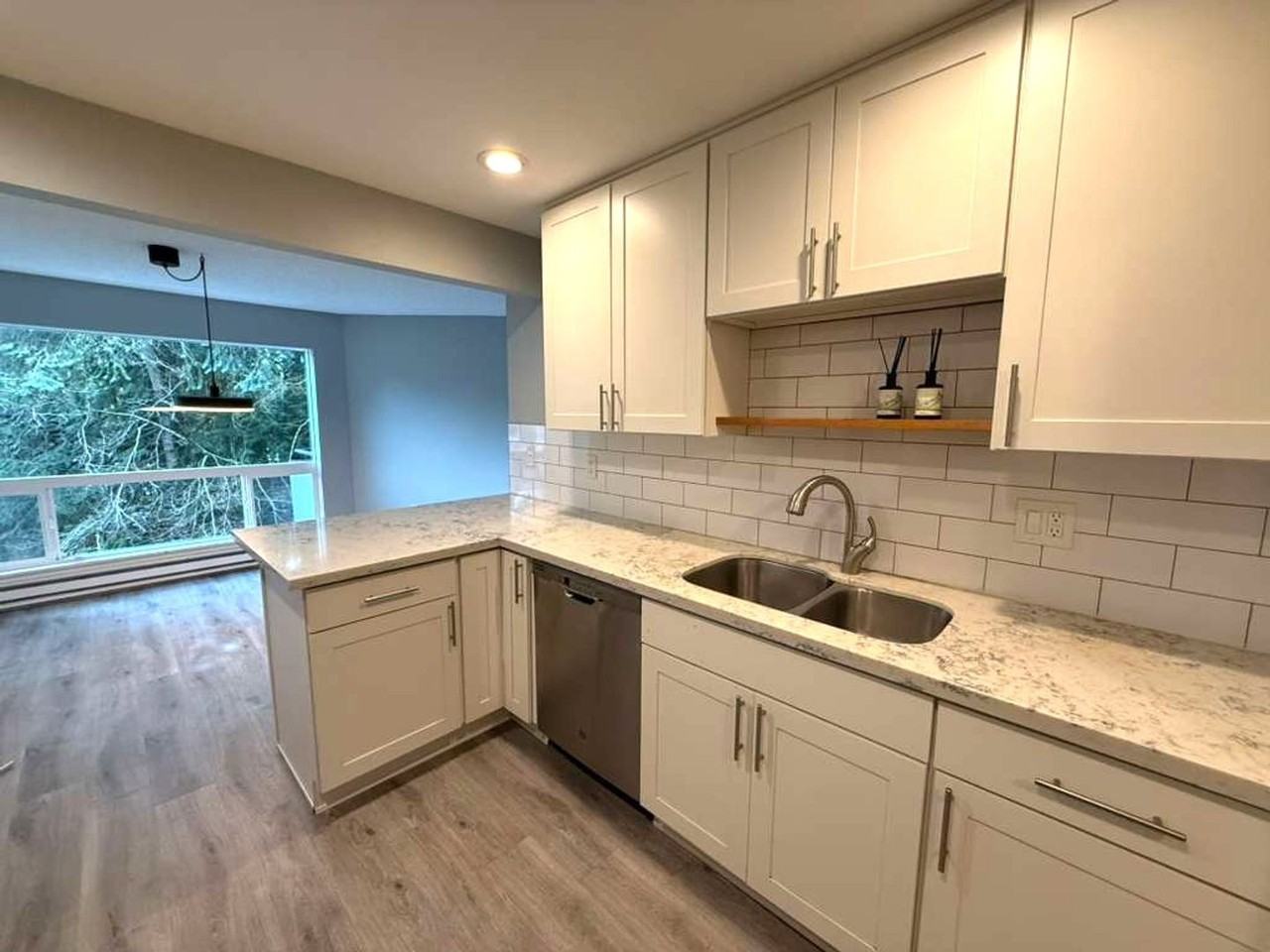 13739 15th Ave Ne - Photo 6 of 20