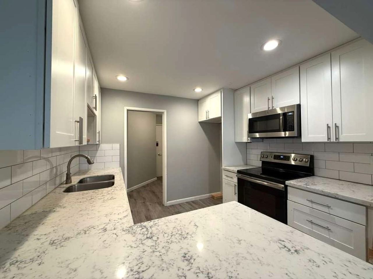 13739 15th Ave Ne - Photo 7 of 20