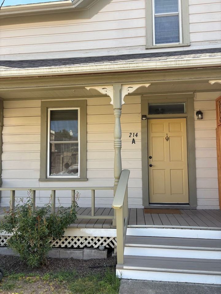 214 Walnut St - Photo 2 of 6