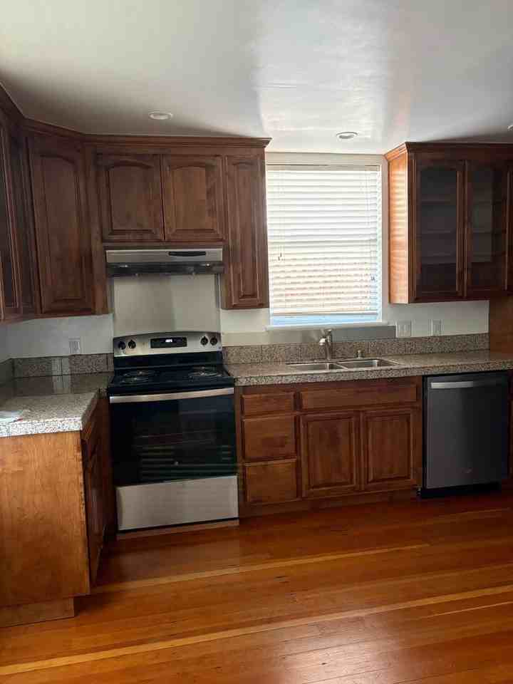 214 Walnut St - Photo 3 of 6