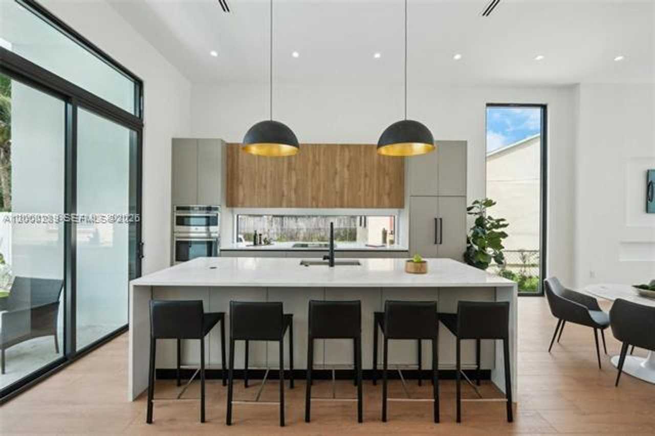 510 Nw 50th St - Photo 6 of 18