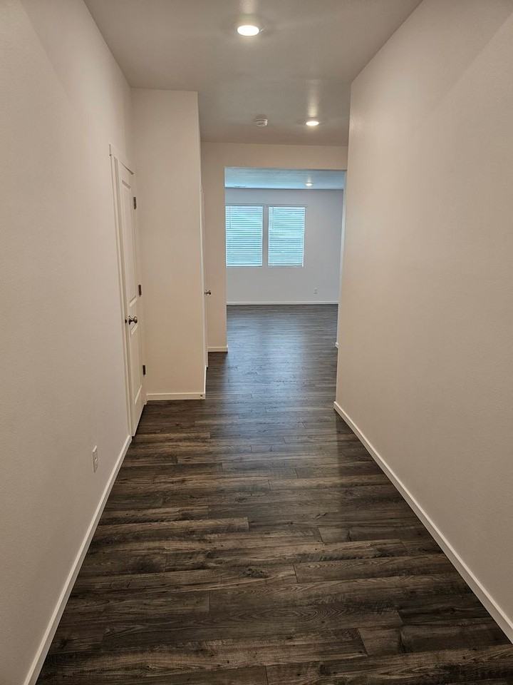 8400 Ostrom Ave Se - Photo 3 of 28