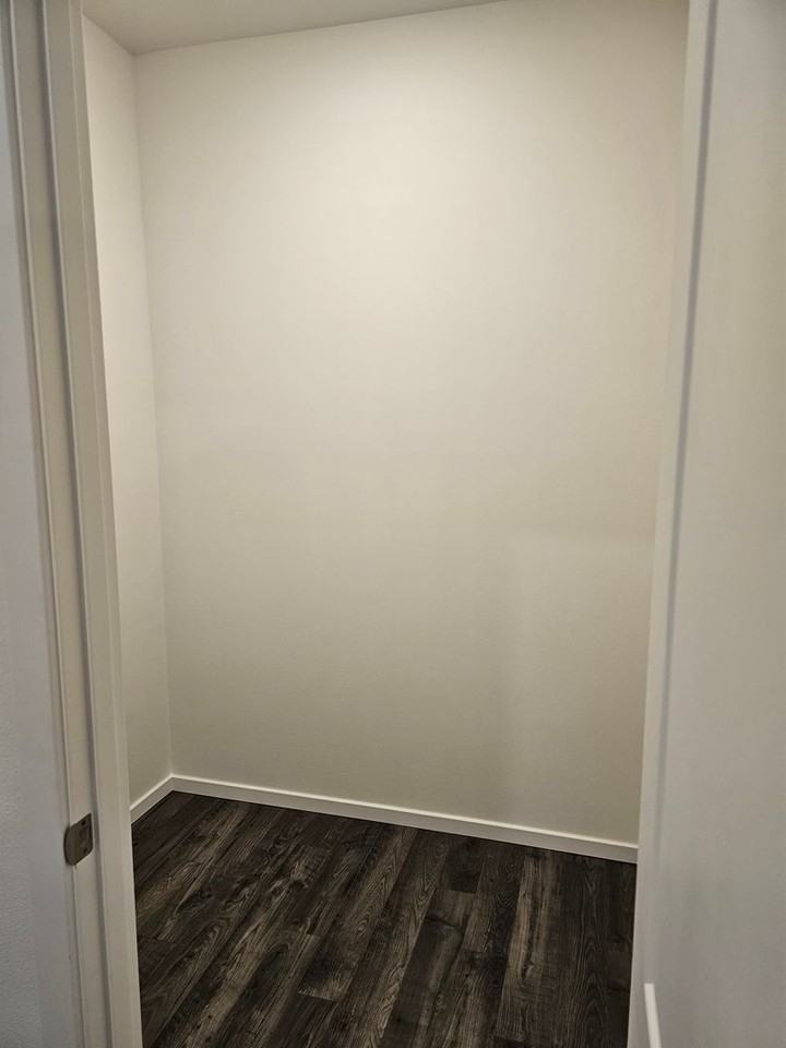 8400 Ostrom Ave Se - Photo 4 of 28