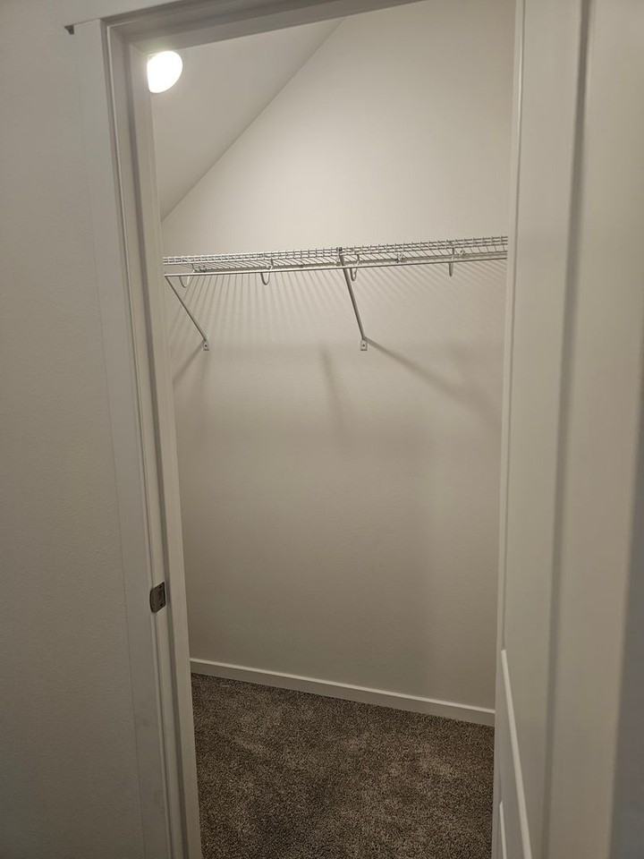 8400 Ostrom Ave Se - Photo 6 of 28