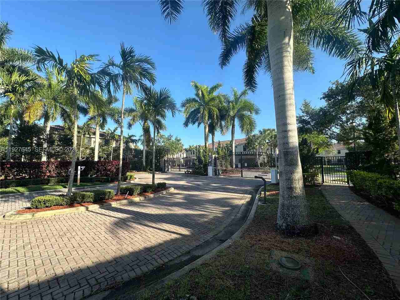 13017 Riverwalk Circle South - Photo 4 of 5