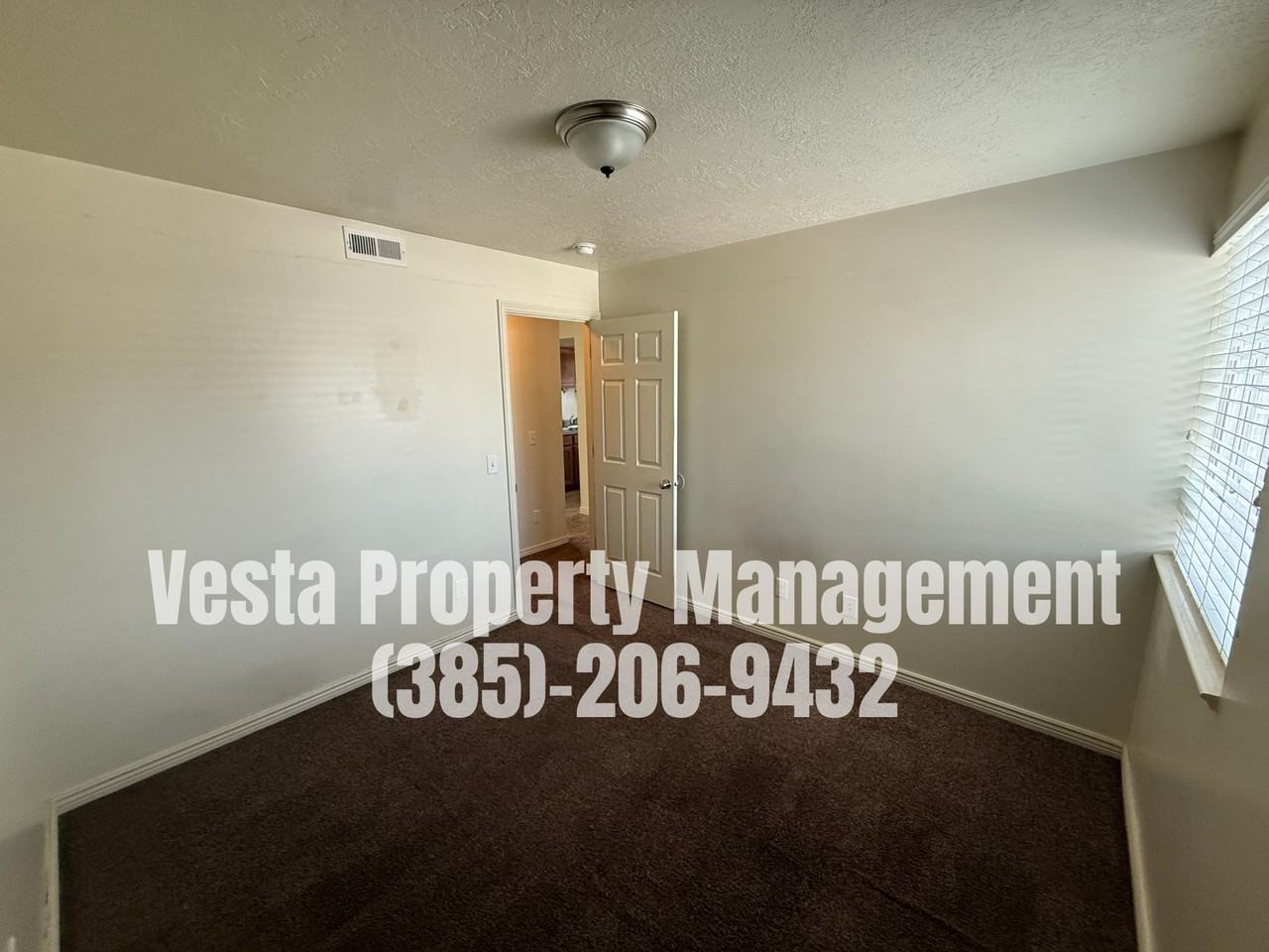 1050 Healy St #B - Photo 2 of 10