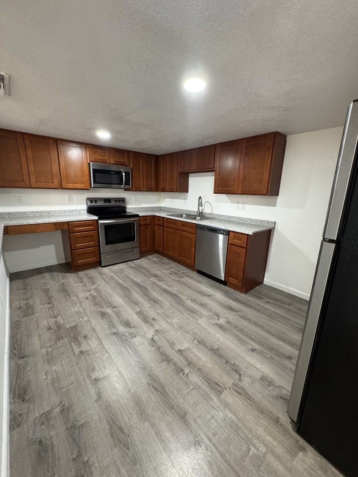 Premier Apartments - Photo 7 of 15