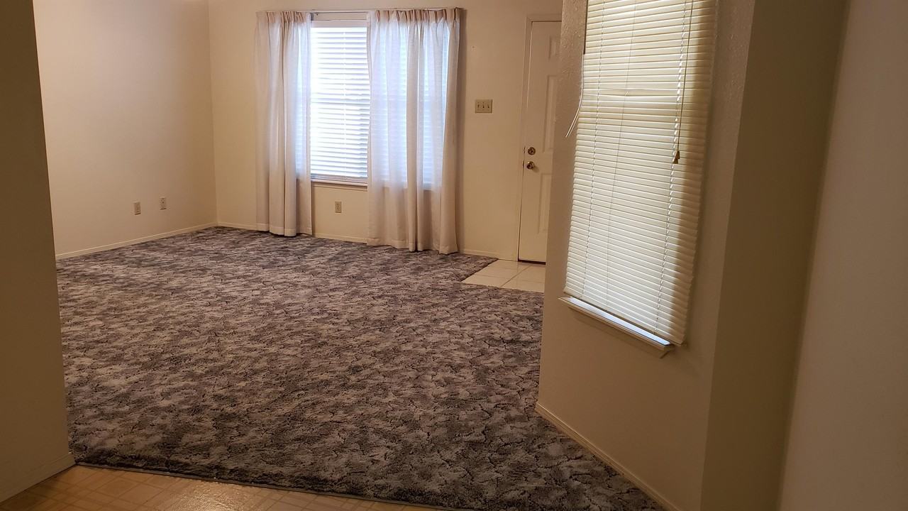 2406 1/2 N Grand A - Photo 4 of 16