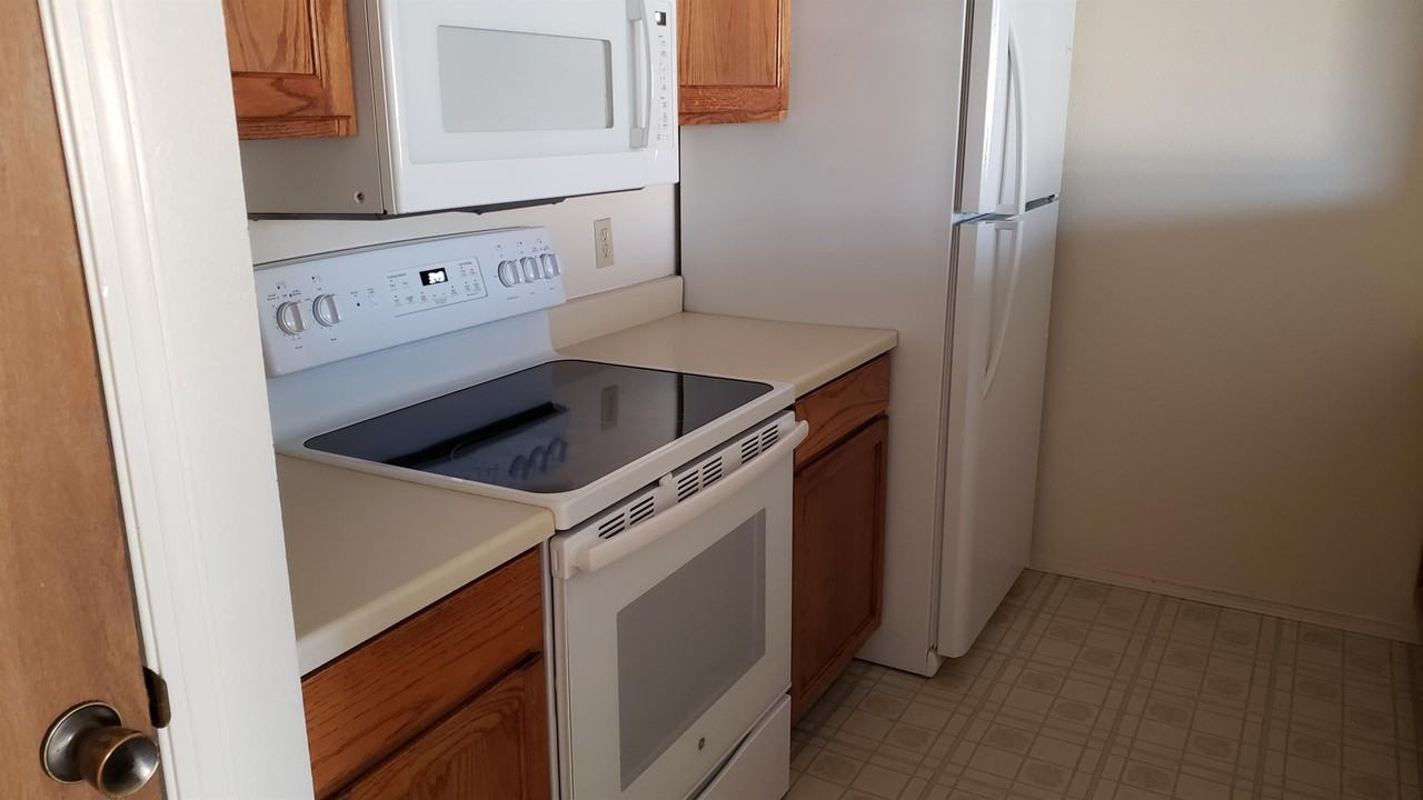 2406 1/2 N Grand A - Photo 6 of 16