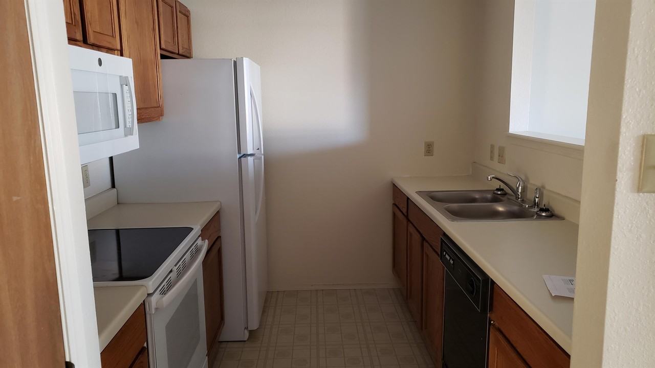 2406 1/2 N Grand A - Photo 7 of 16