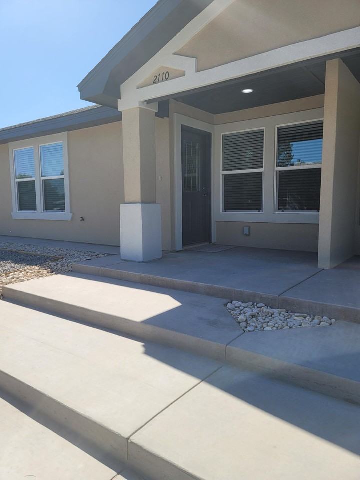 2110 Clover Lane - Photo 2 of 18