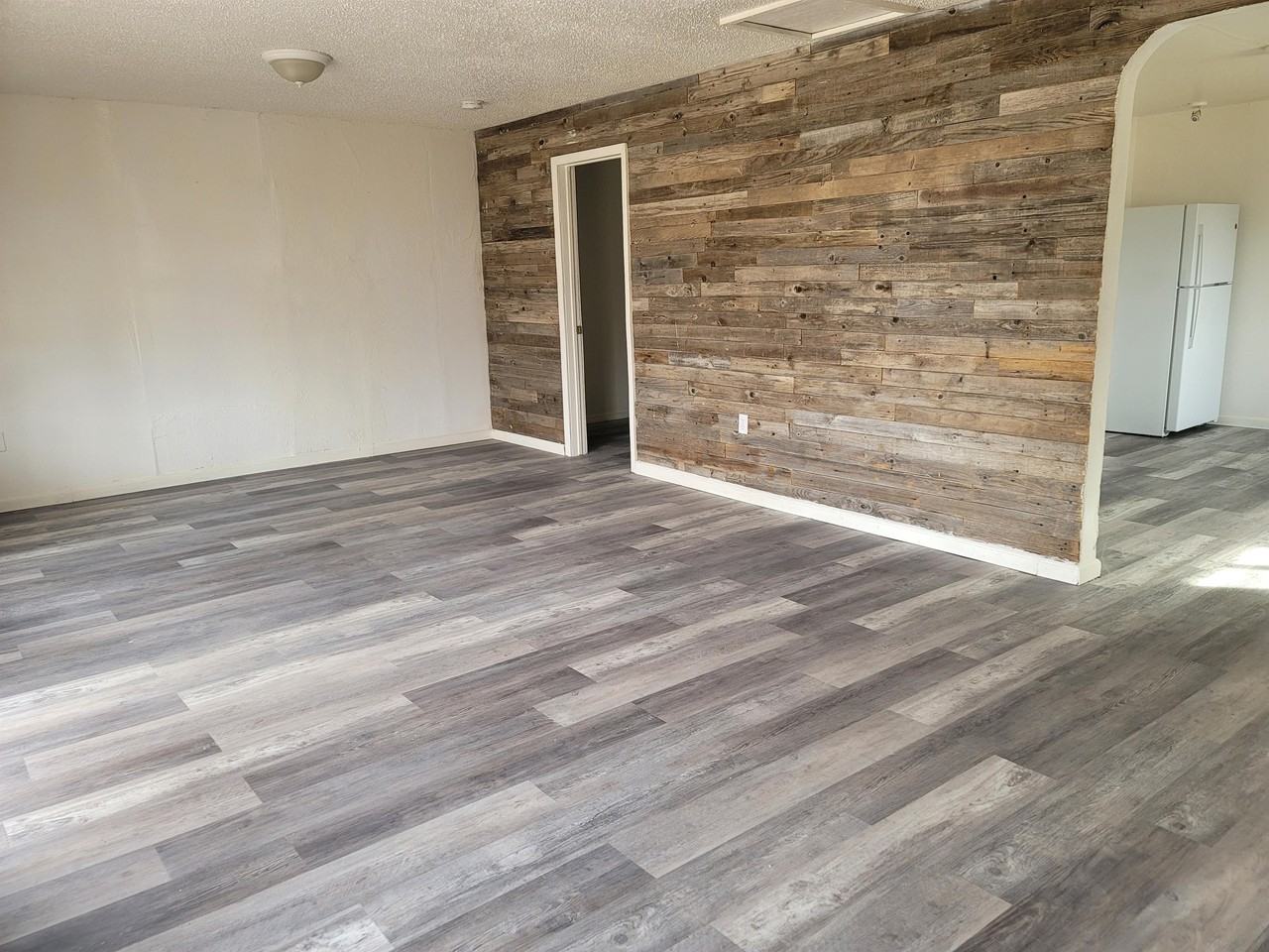 500 East Country Club Road - Photo 4 of 9