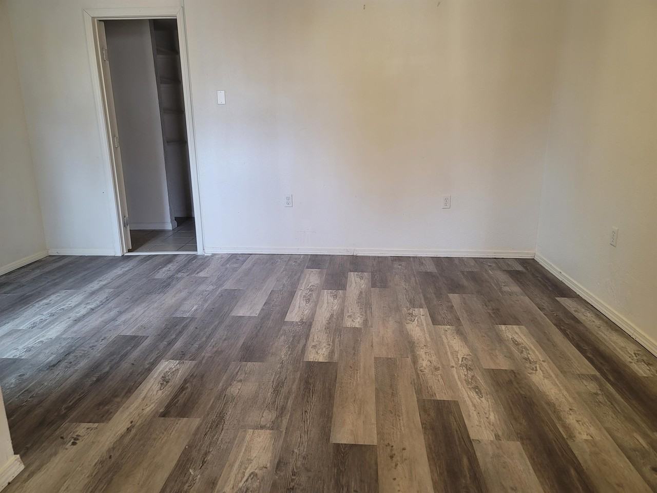 500 East Country Club Road - Photo 7 of 9