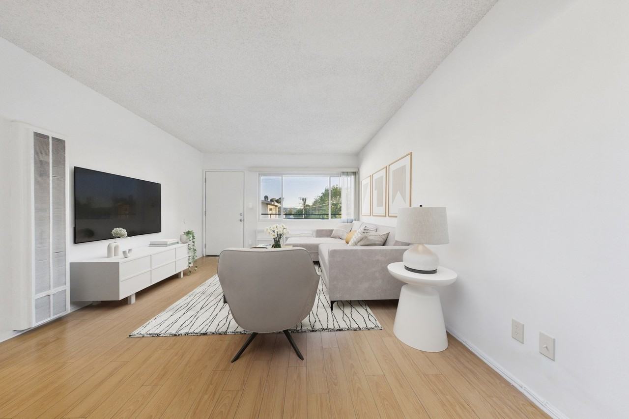 6743 Whitsett Avenue - Photo 4 of 22