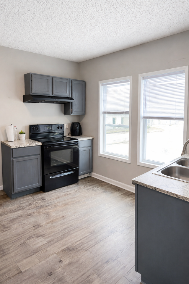 Modern & Eclectic 2BR West Midtown Atlanta - Photo 5 of 14