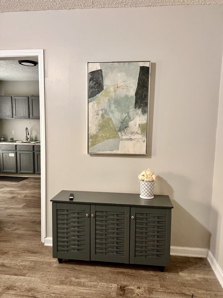 Modern & Eclectic 2BR West Midtown Atlanta - Photo 7 of 14