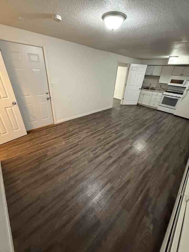 321 North Duluth Avenue - Photo 2 of 5