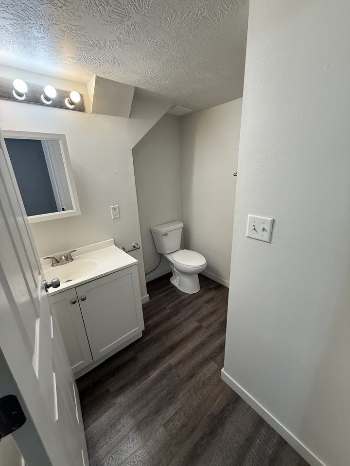 321 North Duluth Avenue - Photo 5 of 5