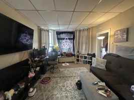 featured image of 632 E 3rd St