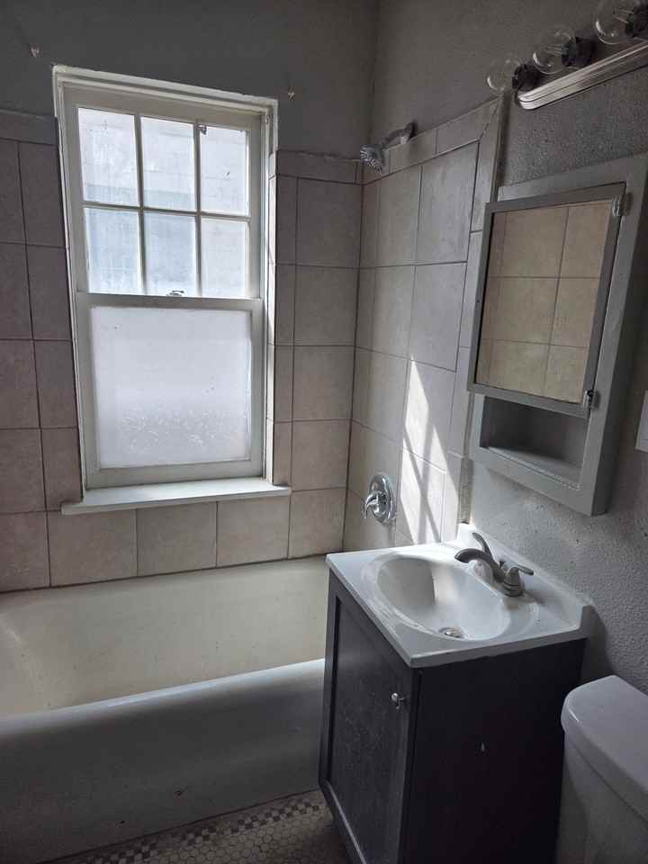 843 North 24th Street - Photo 5 of 25