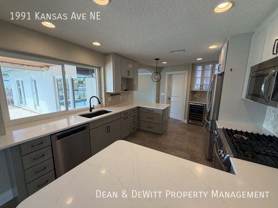 1991 Kansas Ave Ne - Photo 5 of 34