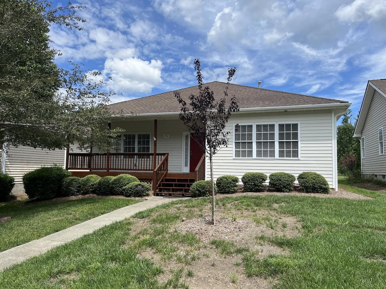 242 Highland Golf Dr - Photo 2 of 20