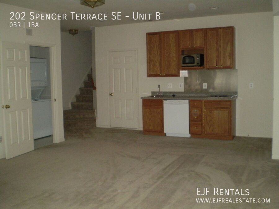 202 Spencer Ter Se #B - Photo 3 of 4