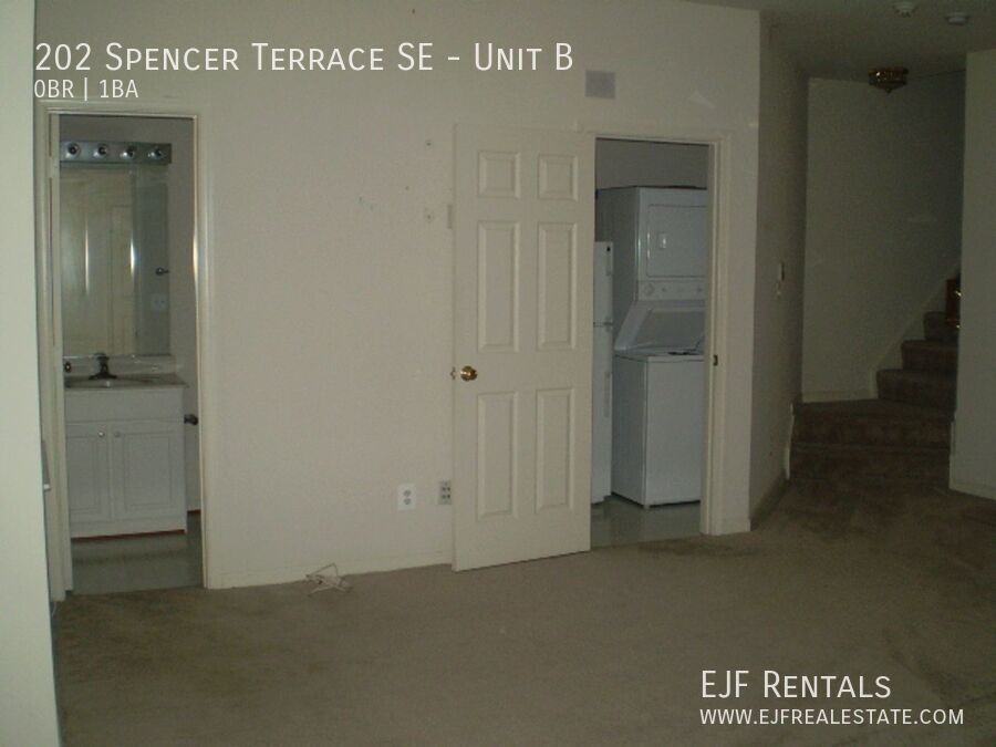 202 Spencer Ter Se #B - Photo 4 of 4