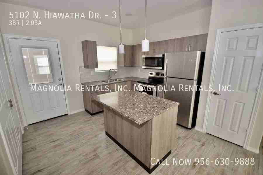 5102 N Hiawatha Dr #3 - Photo 5 of 16