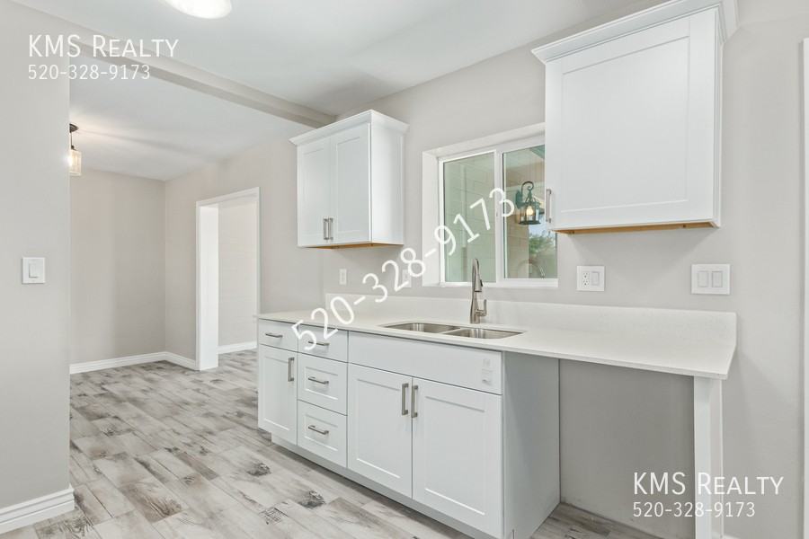 901 S Belvedere Ave - Photo 4 of 22