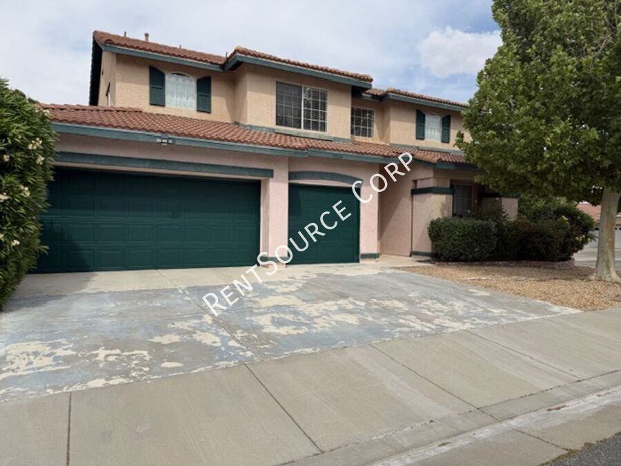 3907 Cobble Ct - Photo 2 of 46