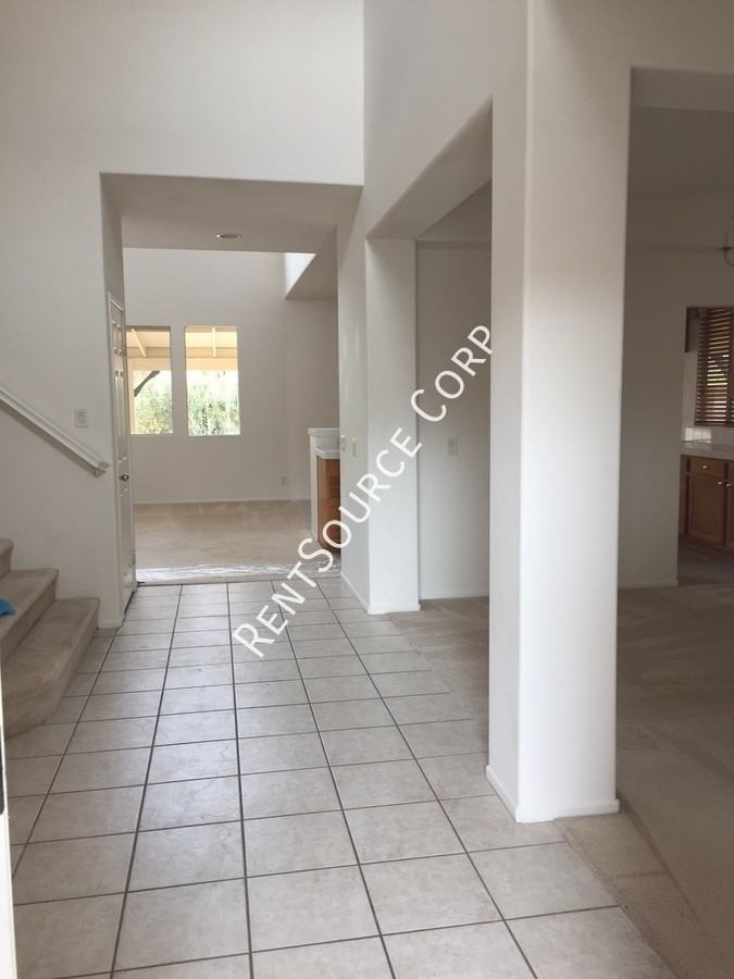 3907 Cobble Ct - Photo 4 of 46