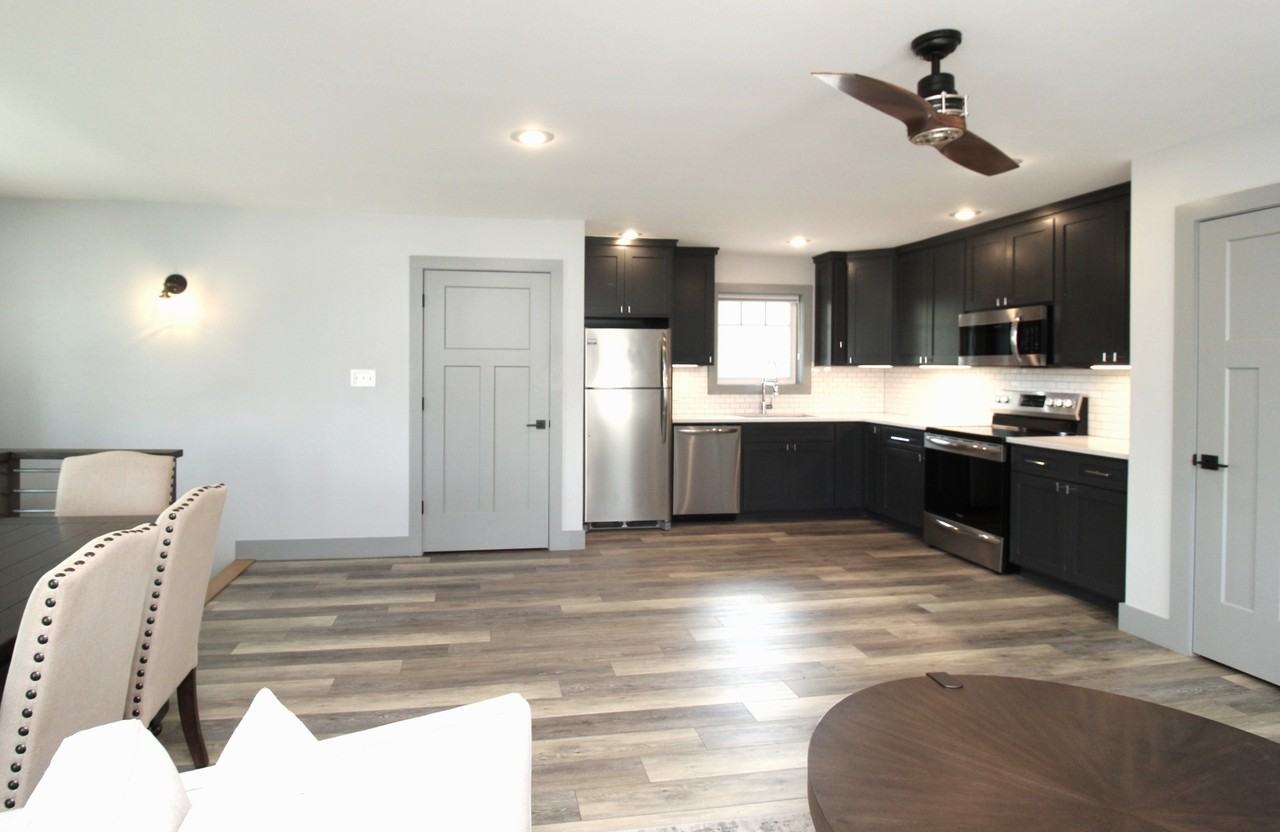 400 Sw E St #1 - Photo 2 of 16