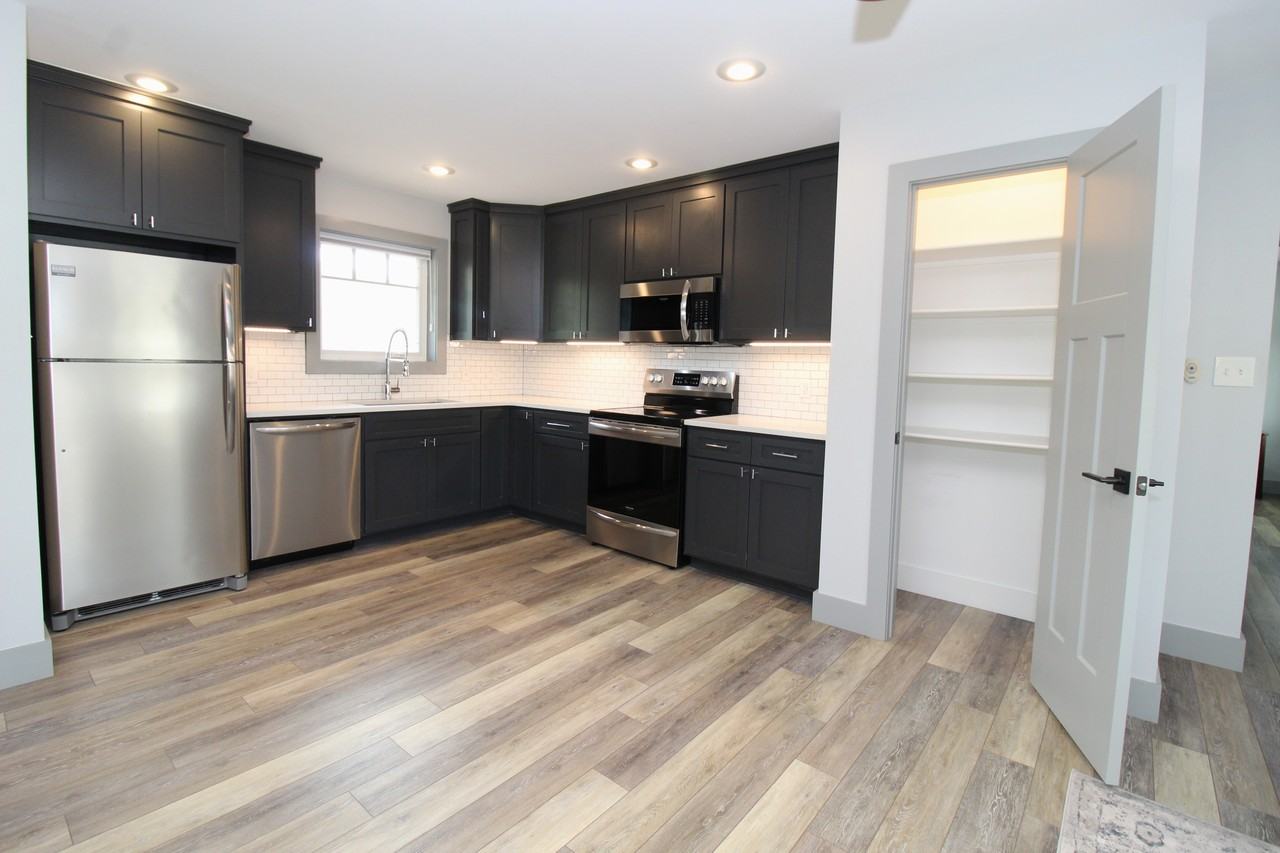 400 Sw E St #1 - Photo 4 of 16