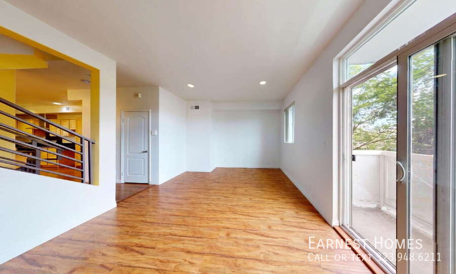 11622 Oxnard St - Photo 2 of 35