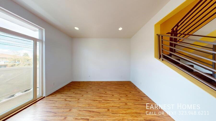 11622 Oxnard St - Photo 5 of 35