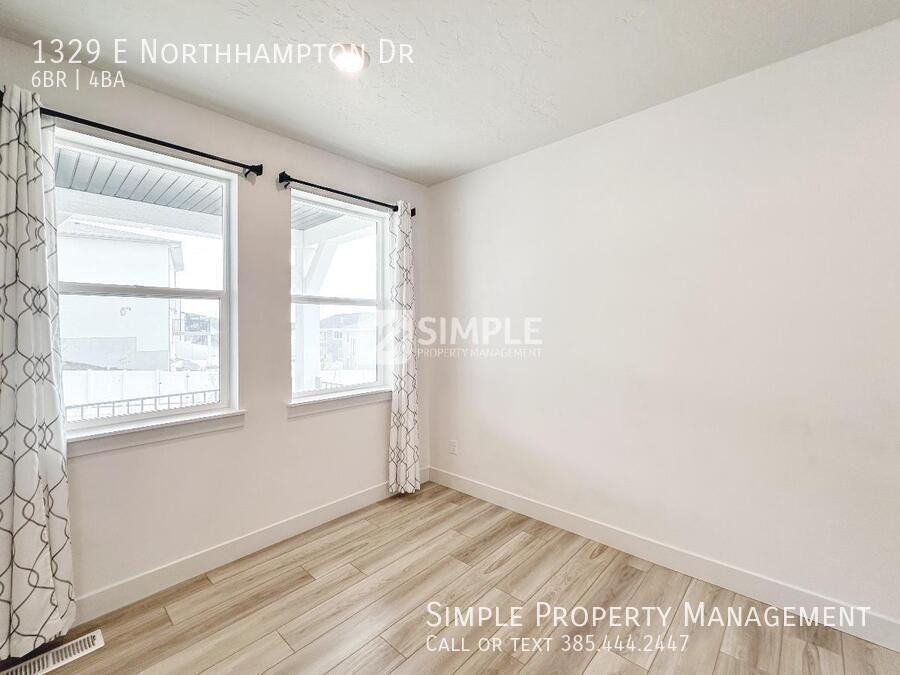 1329 E Northhampton Dr - Photo 4 of 26