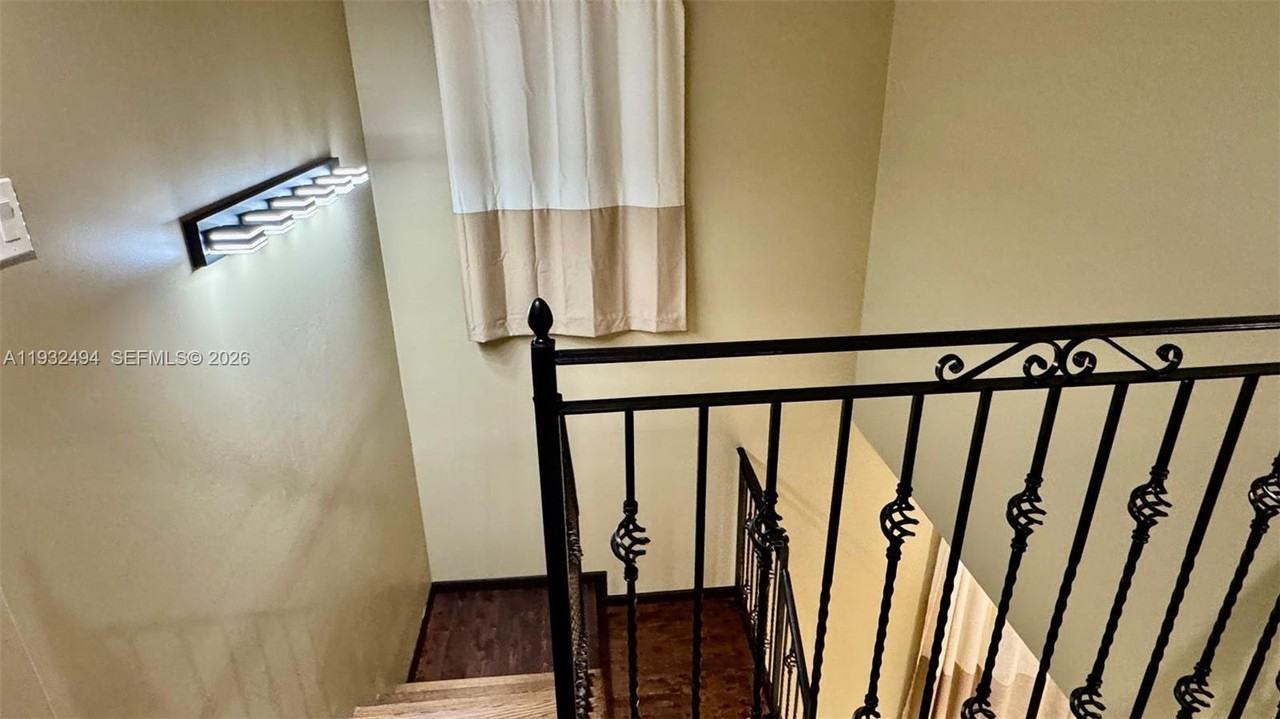 1094 Redwood Street #1094 - Photo 5 of 41