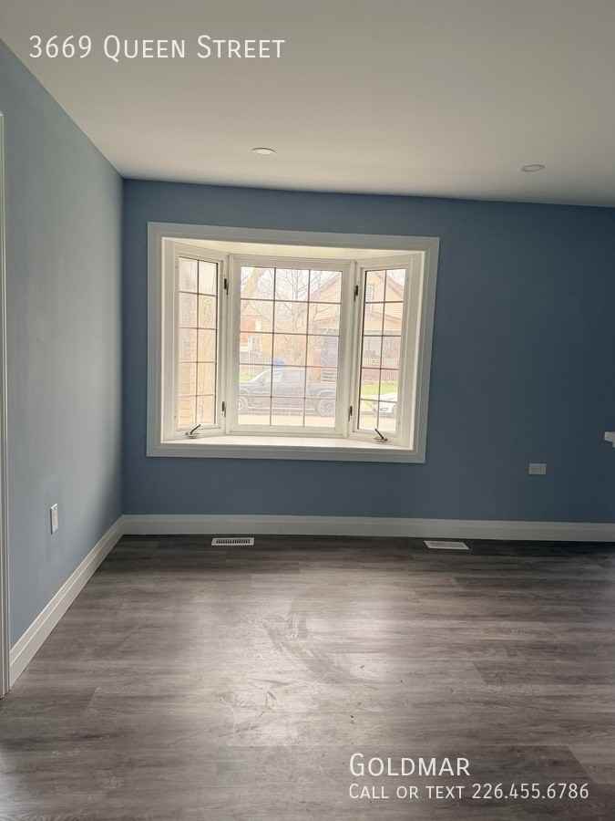 3669 Queen St - Photo 7 of 11