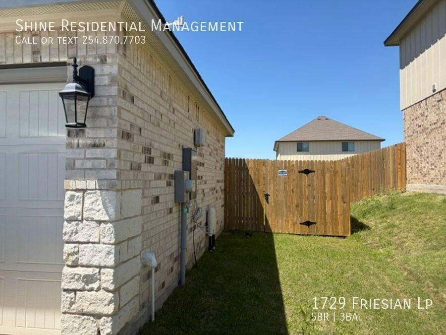 1729 Friesian Loop - Photo 3 of 50