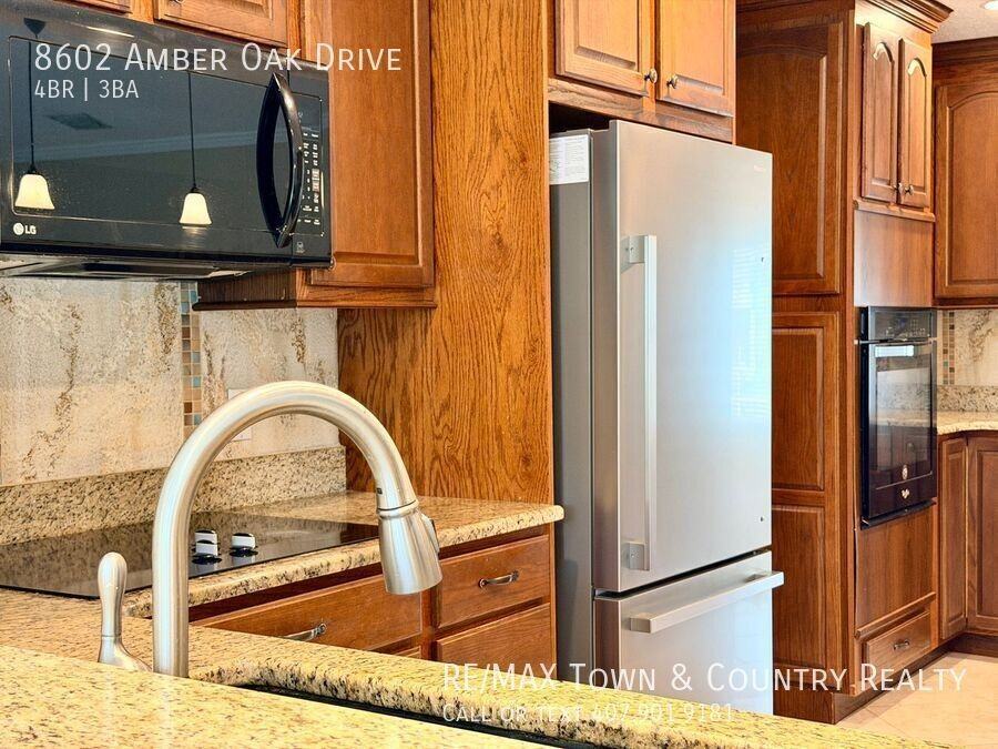 8602 Amber Oak Dr - Photo 7 of 41