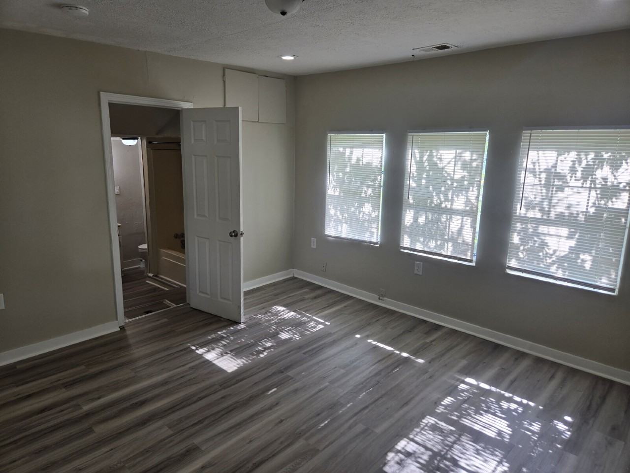 451 N 25th St - Photo 3 of 19